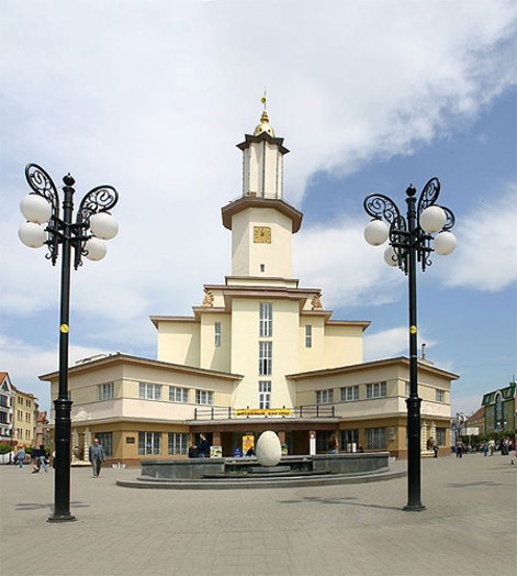 Image - The Ivano-Frankivsk Regional Studies Museum (formerly town hall) in Ivano-Frankivsk.